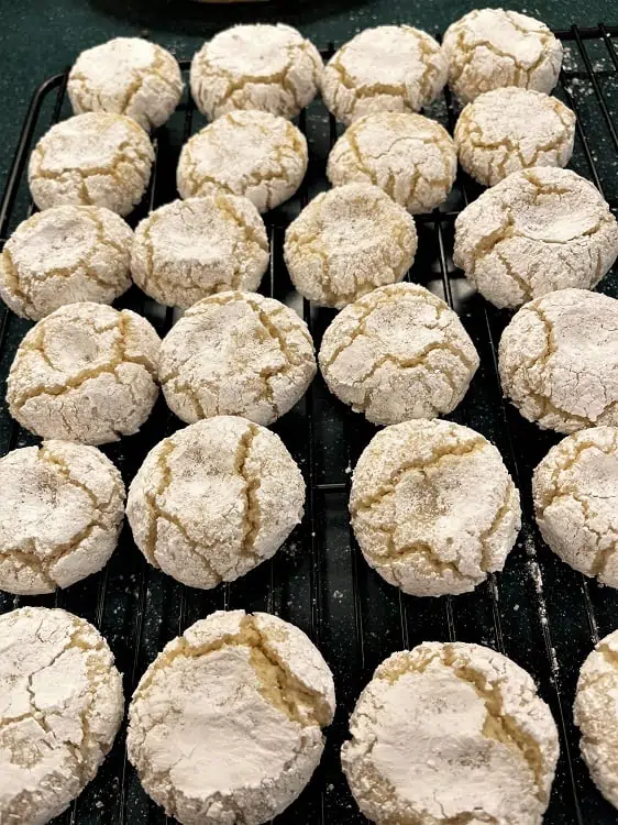 Irresistible Holiday Cookies - Amaretti