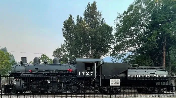 Dunsmuir - SP Locomotive 1727