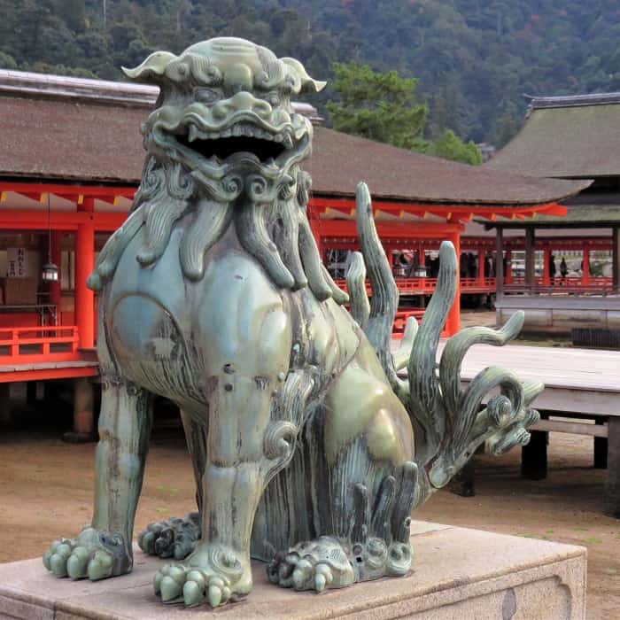 Miyajima-Itsukushima-Lion