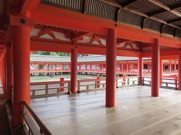 Miyajima-Itsukushima-Shrine-Halls