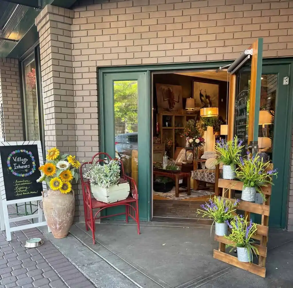 Arts and Crafts Shops Welcome You In In DownTown Bend