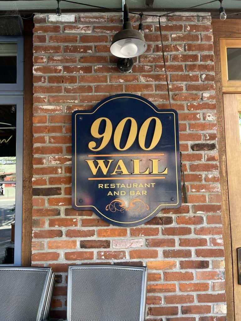 900 Wall Restaurant and Bar in Downtown Bend