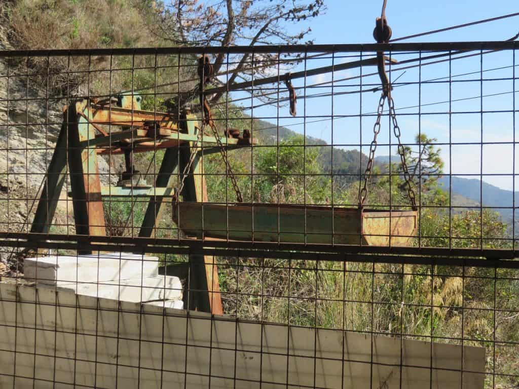 A photo of the basket and pulley system used to harvest the terraced fields of the Cinque Terre