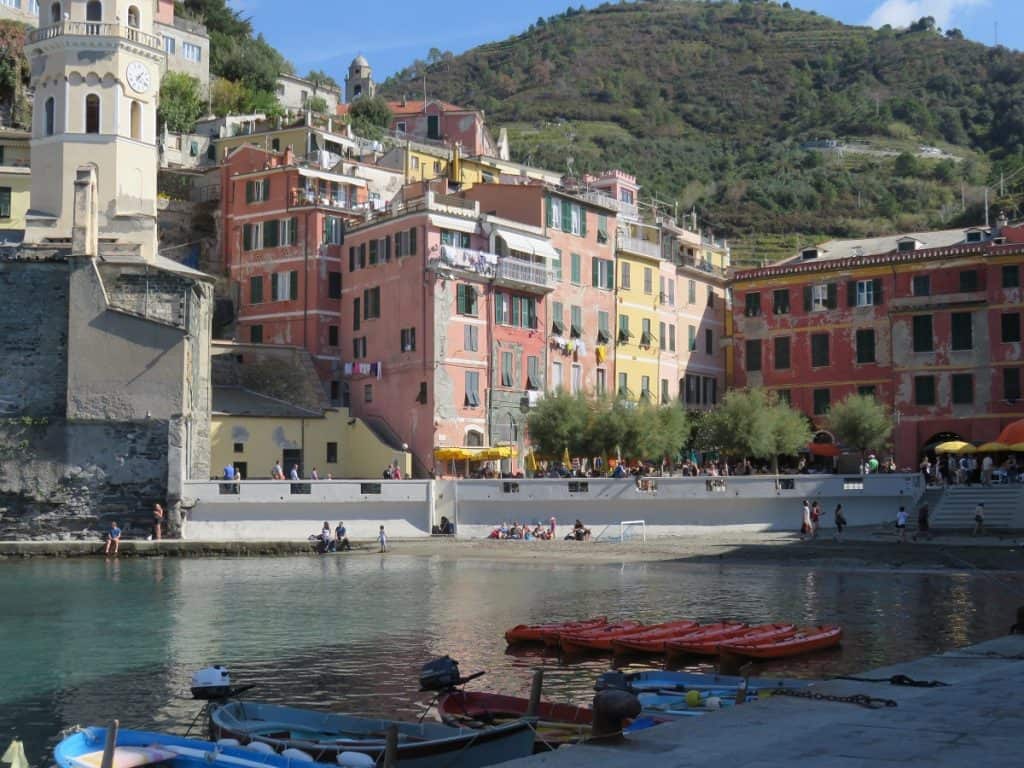 A photo of the harbor of Vernazza Italy