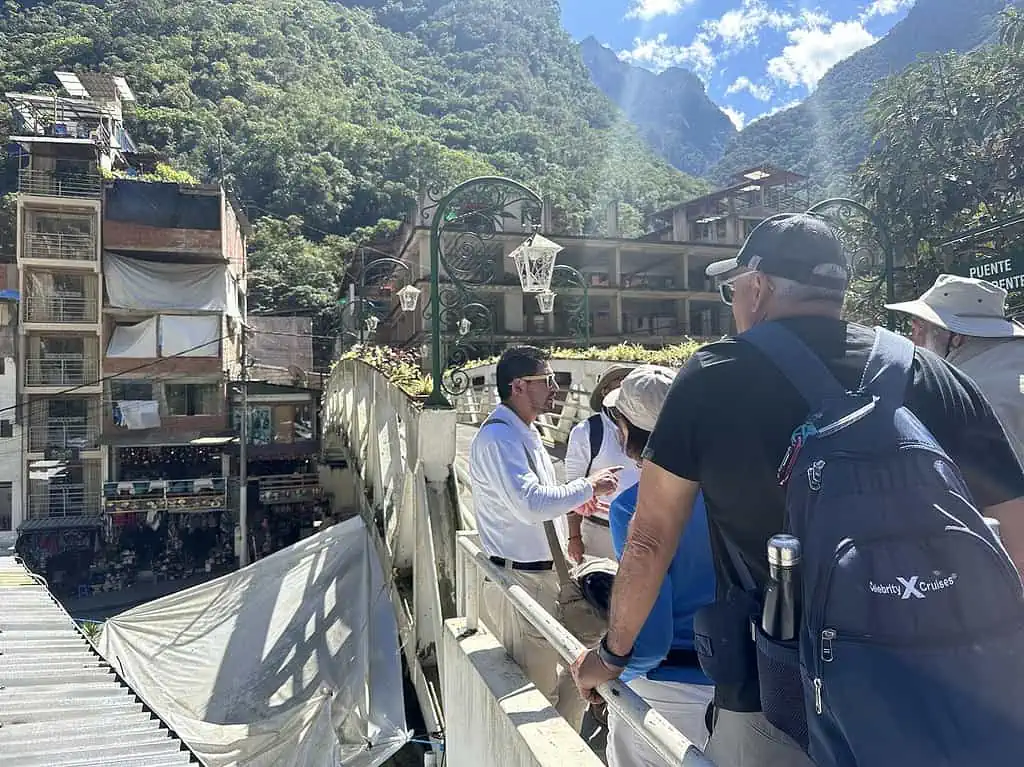 Machu-Picchu-Pueblo Tour Group On Bridge