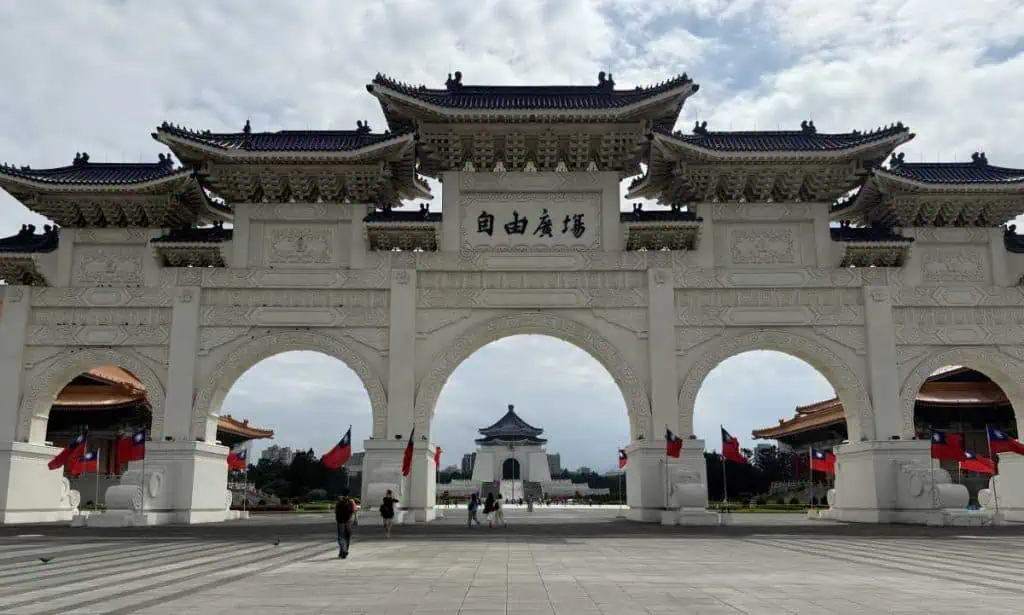 6 Day Taipei & Northern Taiwan Itinerary: Sun Moon Lake, Shifen & Taipei 101 5 Entrance to the Chiang Kai-shek Memorial The start of our 6-Day Taipei & Northern Taiwan Itinerary