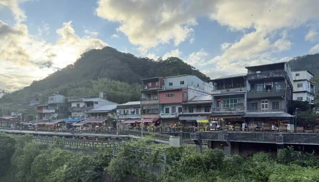 6 Day Taipei & Northern Taiwan Itinerary: Sun Moon Lake, Shifen & Taipei 101 38 The Town of Shifen. Old homes and businesses line up along the railroad tracks.