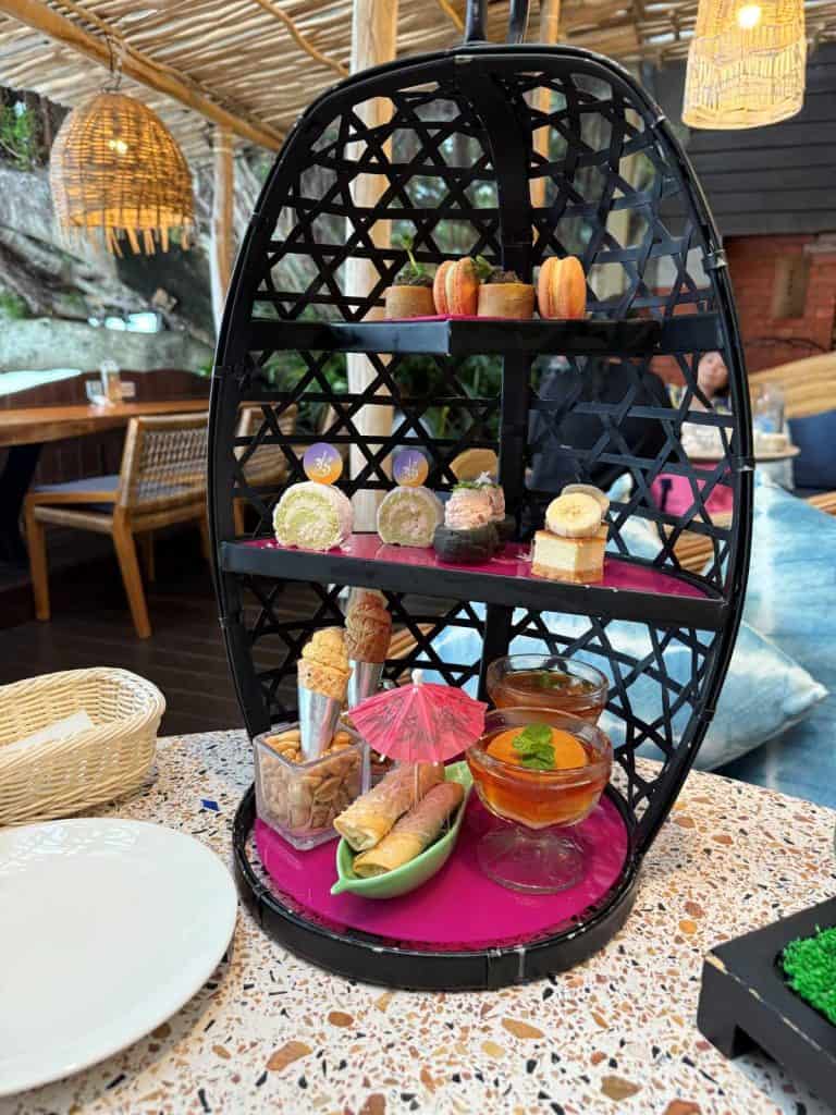 6 Day Taipei & Northern Taiwan Itinerary: Sun Moon Lake, Shifen & Taipei 101 45 Drinks and cakes (high tea) at a cafe in Tamsui along the river.