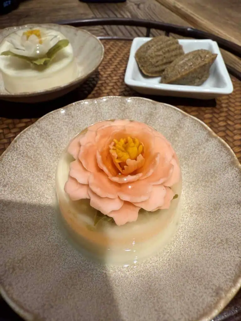 6 Day Taipei & Northern Taiwan Itinerary: Sun Moon Lake, Shifen & Taipei 101 11 Flower-shaped gelatin desserts