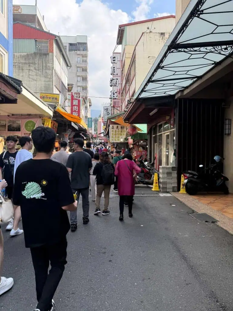 6 Day Taipei & Northern Taiwan Itinerary: Sun Moon Lake, Shifen & Taipei 101 21 Walking Through The Village
