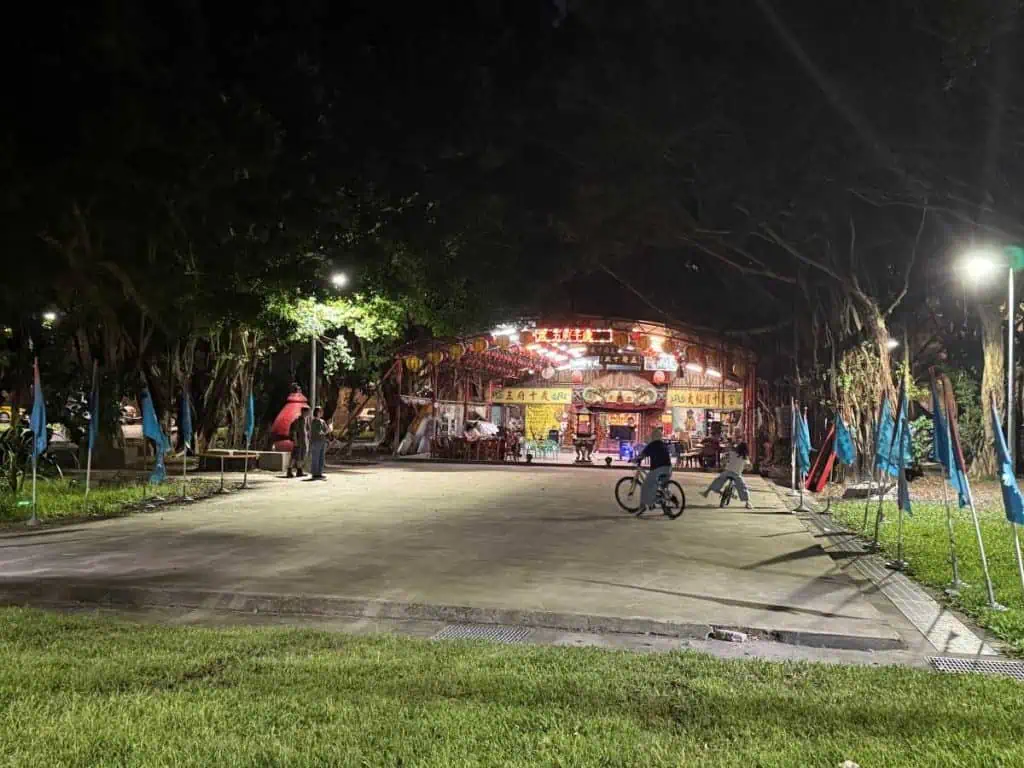 6 Day Taipei & Northern Taiwan Itinerary: Sun Moon Lake, Shifen & Taipei 101 14 A quiet square with children playing at the Yan ping Riverside Park