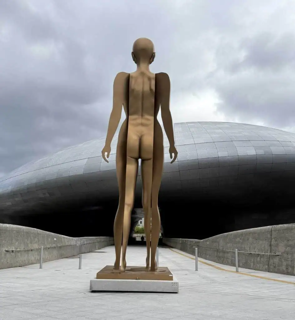 6 Days in Seoul: Royal Palaces, Korean BBQ, Hanbok, and the Unforgettable DMZ 46 Dongdaemun Design Plaza