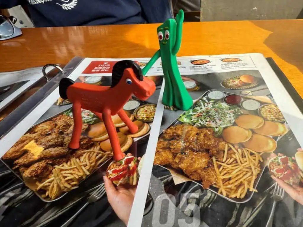 6 Days in Seoul: Royal Palaces, Korean BBQ, Hanbok, and the Unforgettable DMZ 50 Fried Chicken w GP